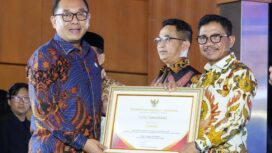 Wali Kota Tangerang, H. Sachrudin, menerima langsung piagam apresiasi tersebut dari Wakil Menteri Investasi dan Hilirisasi/Wakil Kepala BKPM, Todotua Pasaribu, dalam ajang ALI 2026 yang berlangsung di Auditorium Nusantara, Kantor Kementerian Investasi dan Hilirisasi/BKPM, Jakarta. Foto: ist