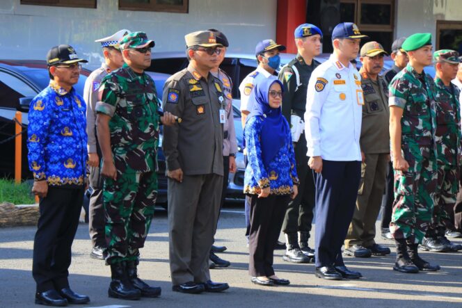 
 Wakil Wali Kota Tangerang, H. Sachrudin saat mengikuti Apel Gelar Pasukan Operasi Ketupat. Foto: Humaskot Tangerang
