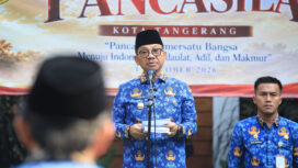 Wali Kota Tangerang Sachrudin saat memimpin apel pegawai yang dirangkaikan dengan peringatan Hari Kesaktian Pancasila (HKP) di Plaza Pusat Pemerintahan Kota Tangerang. Foto: Ist