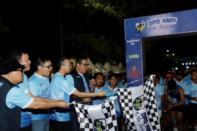 
 Wakil Wali Kota Tangerang Maryono Saat Melepas KNPI Colour Night Run 5K. Foto: Ist