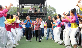 Wali Kota Tangerang Sachrudin dan Wali Kota Bandung Muhammad Farhan saat Menghadiri Cullinary Day di Alun-alun Kota Tangerang. Foto: Ist