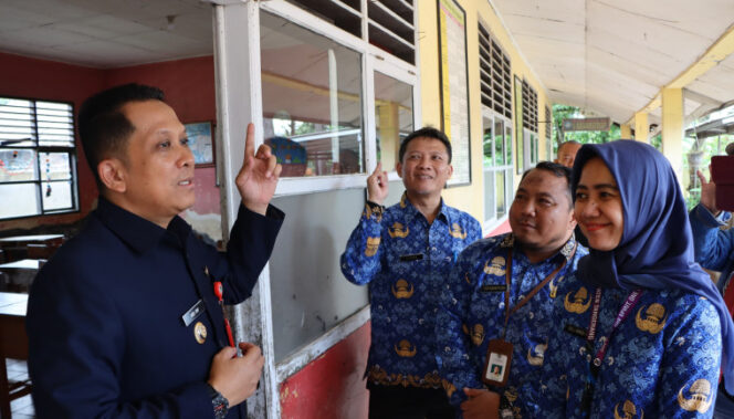 
 Pj Bupati Tangerang Andi Ony Saat Meninjau salah satu SDN. Foto: ist