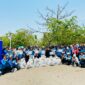 Niharika Yadav, Presiden Direktur AXA Financial Indonesia, Cicilia Nina, Direktur AXA Financial Indonesia, dan Dian Yuwiraswati, Chief Human Resources AXA Financial Indonesia bersama karyawan AFI serta komunitas Langit Biru Pertiwi dalam kegiatan AFI Berbagi di Pantai Tanjung Pasir, Banten. Foto: AXA