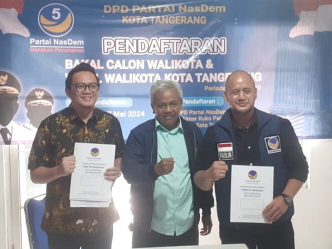 
 Ketua DPD Partai Nasdem Kota Tangerang H. Suratmin diapit Bakal Calon Wali Kota Tangerang Erlangga Yudha Nugraha dan M. Fadhlin Akbar. Foto:  TangerangPos