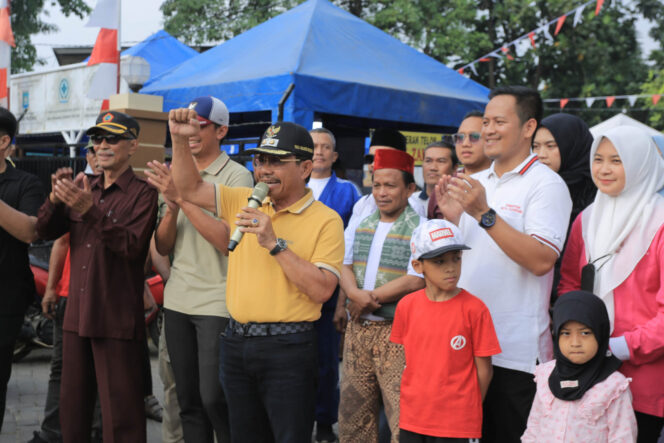 
 Wakil Walikota Tangerang,Sachrudin saat Membuka Karnaval Kelurahan Sumur Pacing, Kecamatan Karawaci.Foto: Istimewa