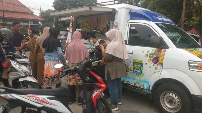 
 Jelang Nataru, Sejumlah Komoditas di Pasar Merangkak Naik, Perumda Pasar Kota Tangerang Gencar Operasi Pasar Murah