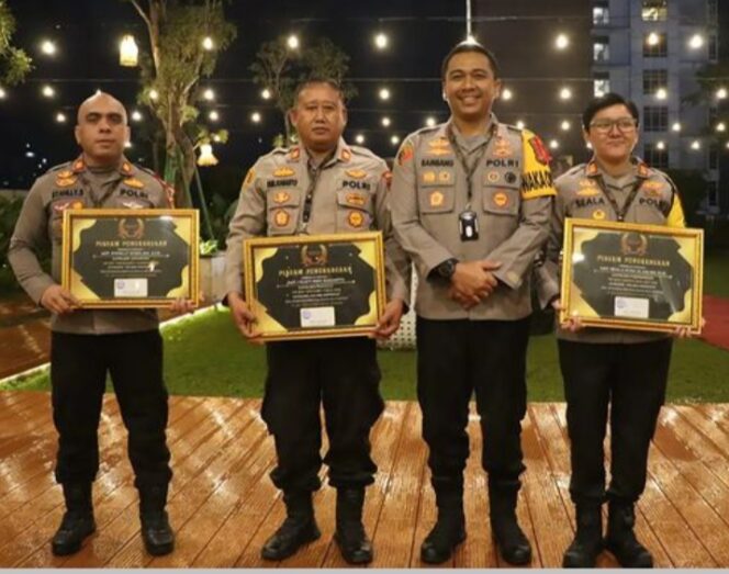 
 Dua Kapolsek Polres Metro Tangerang Kota Raih Tangerang Pos Award 2022