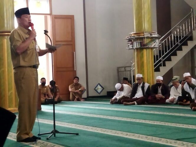 
 Sekda Kabupaten Tangerang, H. Moch Maesyal Rasyid saat membuka Acara Ta'mir Ramadhan. Foto: istimewa