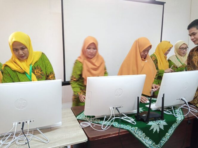 
 Proses pemilihan Formatur Aisyiyah dilakukan secara E-Voting. Foto: Yan Evries