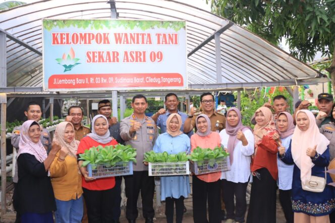 
 Kapolres Metro Tangerang Kota, Kombes.Pol. Zain Dwi Nugroho Bersama Warga Sudimara Barat Ciledug. Foto: Istimewa