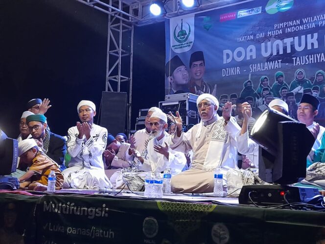 
 Tabligh Akbar dan Do'a Bersama Untuk Negeri IDMI Banten. Foto: M. Rendi Saputra/Bule