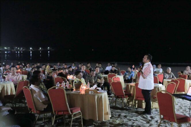 
 Walikota Tangerang Arief R Wismansyah saat memberikan Pengarahab Kepada jajaran OPD di Jayakarta Hotel, Anyer Banten, Rabu (13/09) malam. Foto: Istimewa