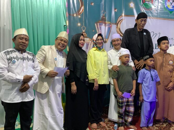 
 Hj. Airin Rachmi Diany saat menghadiri Peringatan Maulid Nabi Muhammad Saw di Yayasan Silaturahmi Pimpinan Syekh Jamaludin Al'Amudi. Foto: M. Rendi Saputra/Bule