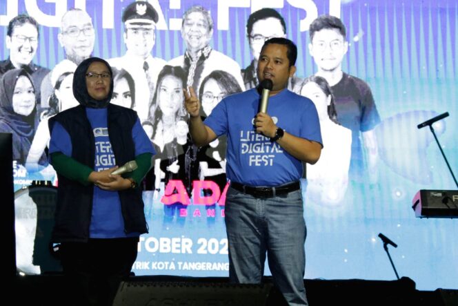 
 Wali Kota Tangerang, Arief R Wismansyah didampingi Kepala Dinas Kominfo Kota Tangerang, Indri Astuti saat Launching Kampung Digital. Foto: Istimewa
