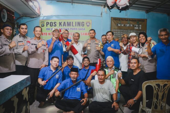 
 Kapolres Metro Tangerang Kota Kombespol Zain Dwi Nugroho saat Kunjungi Pos Kamling di Poris Gaga Batuceper Kota Tangerang. Foto: ist