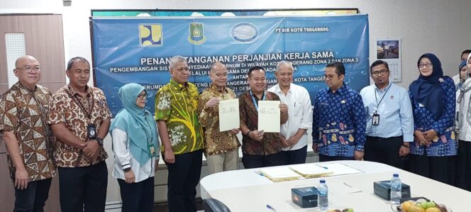 
 Direktur Jenderal Pembiayaan Infrastruktur Pekerjaan Umum dan Perumahan, Herry Trisaputra Zuna usai penandatanganan Perumda TB dengan PT. Air Kota Tangerang. Foto:  ist