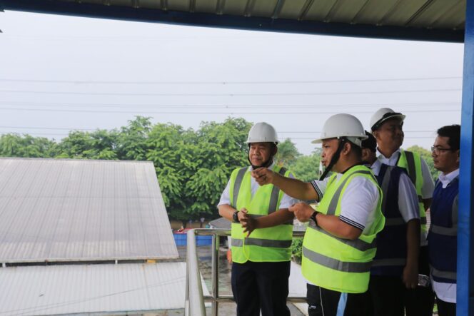 
 Penjabat (Pj) Wali Kota Tangerang, Dr.Nurdin,S.Sos.,M.Si saat meninjau gedung Instalasi Pengolahan Air (IPA) Sitanala. Foto: Ist