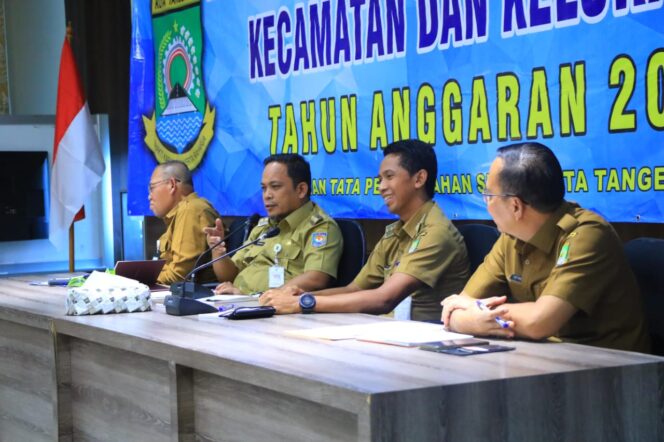 
 Pj.Wali Kota Tangerang Nurdin didampingi Camat Karawaci, Mahdiar. Foto: ist