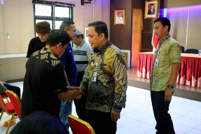 
 Pj. Wali Kota Tangerang Nurdin kembali Menemui Para Pedagang Pasar Anyar. Foto: HumasPro