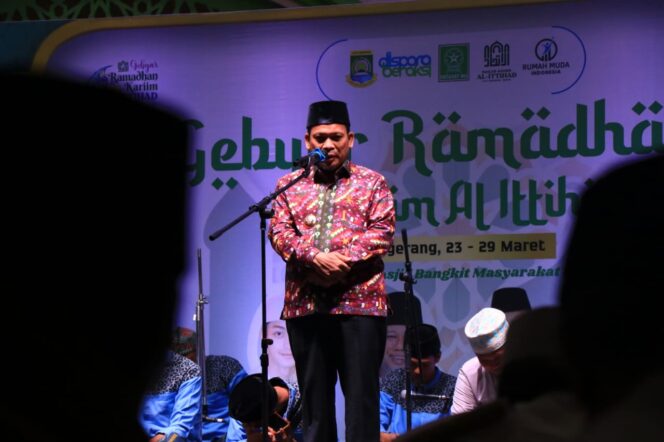 
 Pj Wali Kota Tangerang Dr Nurdin,S.Sos.,M.Si saat Membuka Acara Nuzulul Qur'an di Masjid Al Ittihad Kota Tangerang. Foto: ist