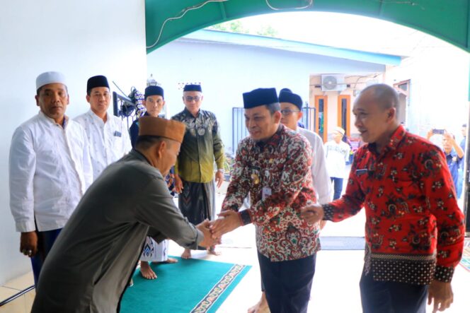 
 Pj Wali Kota Tangerang Dr Nurdin, S.Sos.,M.Si saat menghadiri santunan Yatim di Masjid Al-Hidayah Buaran. Foto: ist