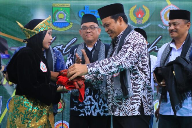 
 Pj Wali Kota Tangerang Dr Nurdin,S.Sos.,M.Si  didampingi Ketua IPSI Kota Tangerang, Irman Pujahendra saat Halal Bihalal IPSI Kota Tangerang. Foto: ist