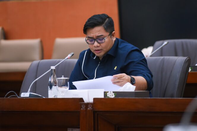 
 Anggota DPR RI dari Fraksi Partai Gerindra, Kawendra Lukistian Rapat Dengar Pendapat Umum (RDPU) Komisi VI DPR RI bersama dengan Federasi Serikat Pekerja (ASPEK Indonesia). Foto: Ist