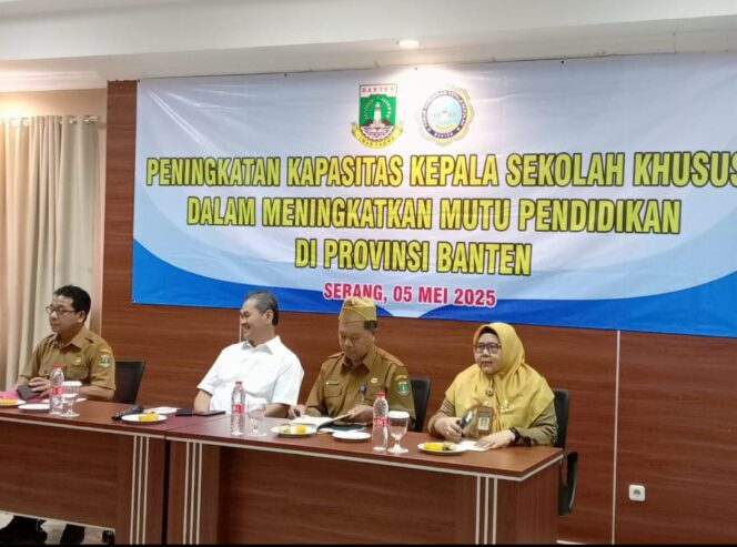 
 Mantan Kepala Dinas Pendidikan dan Kebudayaan Provinsi Banten, Tabrani yang saat ini menjabat sebagai Dirjen Kemendes PDT hadir dalam Kegiatan FKKS SKh Provinsi Banten. Foto: TangerangPos 