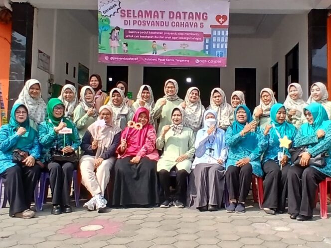 
 Posyandu Cahaya 05 Kutabaru menggelar kegiatan Grebek Posyandu di Balai Warga RW 05, Kelurahan Kutabaru, Kecamatan Pasarkemis, Kabupaten Tangerang. Foto: Ist