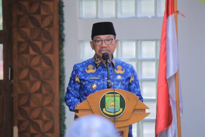 
 Wali Kota Tangerang Sachrudin saat memberikan sambutan pada kegiatan Penandatangan Berita Acara Serah Terima (BAST) PSU yang digelar di Patio Gedung Puspem Kota Tangerang, Selasa, (20/05/2025). Foto: ist