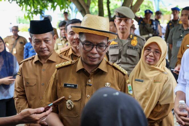 
 Gubernur Banten Andra Soni Saat meresmikan Unit Layanan Disabilitas (ULD) di lingkungan Dinas Pendidikan dan Kebudayaan (Dindikbud) Provinsi Banten. Foto: ist