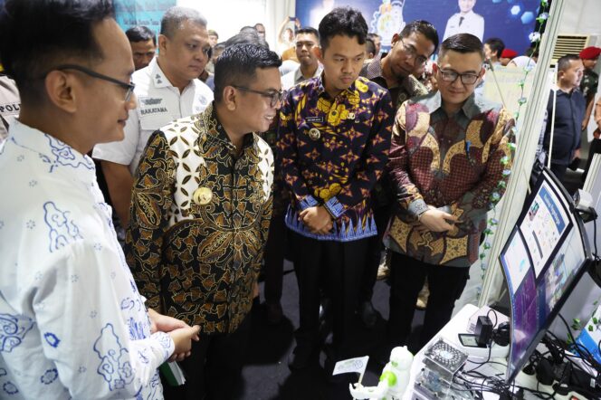 
 Gubernur Banten Andra Soni saat  membuka Gelar Teknologi Tepat Guna (TTG) XIX tingkat Provinsi Banten di Gedung Negara Provinsi Banten, Jl Brigjen KH Syam’un No 5, Kota Serang, Kamis (12/6/2025). Foto: ist