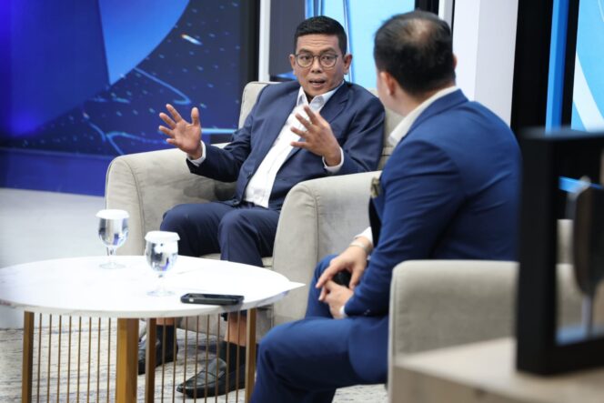 
 Gubernur Banten Andra Soni saat wawancara bersama BTV Universe terkait dengan Wirausaha Tangguh Kunci Indonesia Mandiri di Gedung Utama BTV Universe. Foto: ist