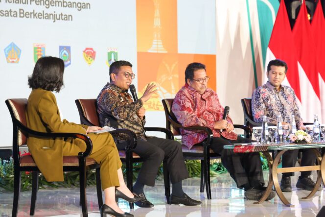 
 Gubernur Banten Andra Soni saat menjadi narasumber dalam Forum Kerja Sama Daerah Mitra Praja Utama (FKD MPU) yang berlangsung di Hotel Borobudur, Jakarta, Senin (16/6/2025). Foto: ist