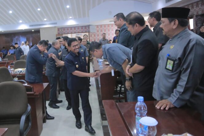 
 Wali Kota Tangerang Sachrudin saat menghadiri Rapat Paripurna DPRD Kota Tangerang. Foto: ist
