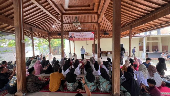 
 Anggota Komisi XI DPR RI Annisa M.A. Mahesa Saat Menerima Aspirasi Guru PAUD. Foto: Imam DJM