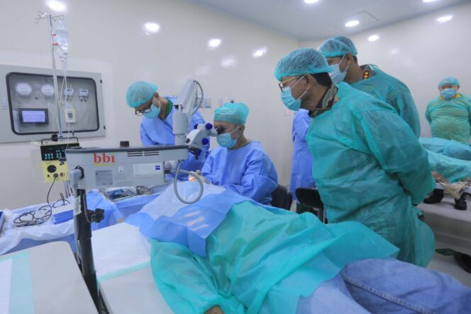 
 Wali Kota Tangerang, H. Sachrudin, saat menghadiri kegiatan Bhakti Kesehatan Operasi Mata Katarak yang berlangsung di Rumah Sakit Umum Pusat (RSUP) dr. Sitanala. Foto: ist