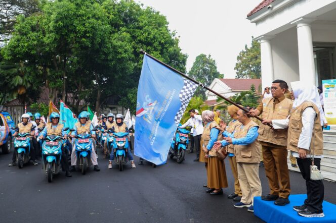 
 Gubernur Banten Andra Soni saat melepas Kirab Bangga Kencana dalam rangka Hari Keluarga Nasional ke-23 Tahun 2025 di Gedung Negara Provinsi Banten Jl. Brigjen KH Syam’un No. 5 Kota Serang. Foto: ist