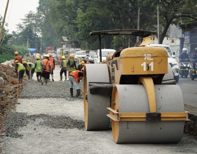 
 Pembangunan pelebaran sisi utara Jalan Lio Baru hingga Jalan Pembangunan 1 (Pool Blue Bird Batuceper) dengan total pelebaran hingga mencapai 10,5 meter atau bertambah sekitar 3,5 meter. Foto: ist
