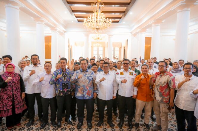 
 Gubernur Banten Andra Soni saat menghadiri Diskusi Publik Terfokus Jaringan Irigasi dan Jalan Usaha Tani untuk Penguatan Ketahanan Pangan di Provinsi Banten. Foto: ist