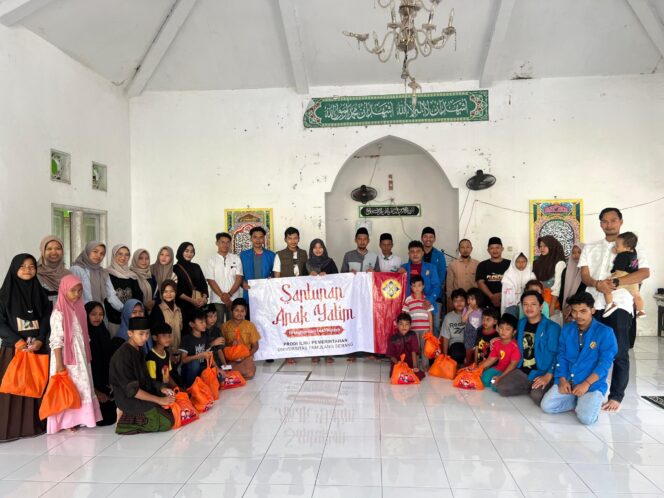 
 Mahasiswa Unpam Serang Gelar Kegiatan Santunan Anak Yatim di Pondok Pesantren. Foto: ist