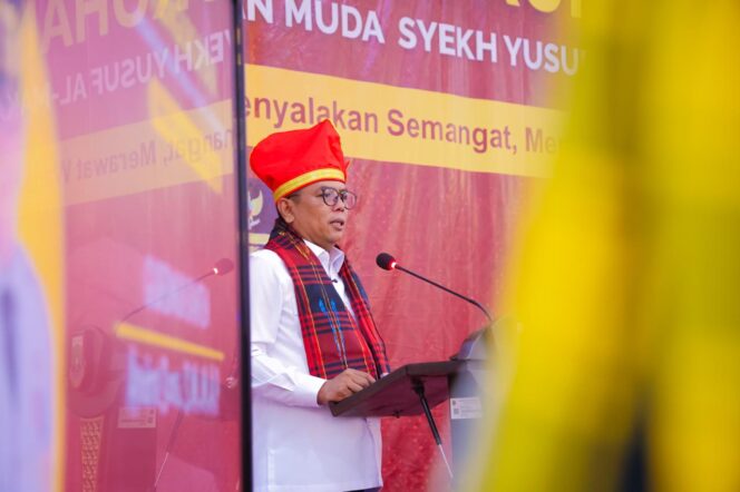
 Gubernur Banten Andra Soni menyaksikan Pengukuhan Badan Pengurus Pusat Angkatan Muda Syekh Yusuf Al-Makassari (AMSY) Masa Bakti 2025–2030. Foto: ist
