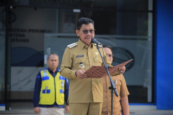 
 Wali Kota Tangerang Sachrudin saat Melantik Dirum Perumda Tirta Benteng Kota Tangerang. Foto: ist