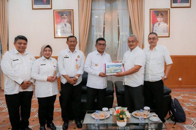 
 Gubernur Banten Andra Soni saat menerima kunjungan PT. Ground Source Group (GSG). Foto: ist