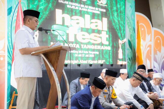 
 Gubernur Banten Andra Soni saat menghadiri Harlah MUI Ke-50 di Gedung MUI Kota Tangerang. Foto: ist