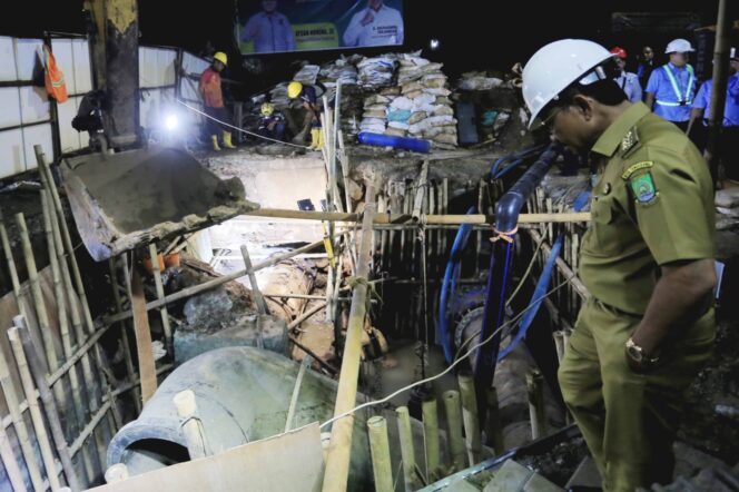 
 Wali Kota Tangerang Sachrudin saat Melihat Langsung jaringan Sistem Penyediaan Air Minum (SPAM) Perumdam Tirta Benteng Kota Tangerang. Foto: ist 