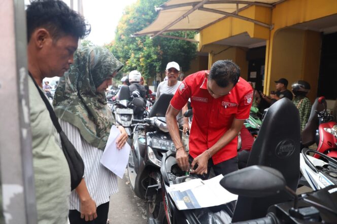 
 Antusiasme masyarakat Kota Tangerang mengikuti Program Pemutihan Pajak Kendaraan Bermotor. Foto: ist