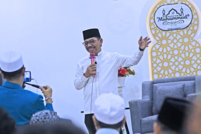 
 Wali Kota Tangerang Sachrudin saat menghadiri acara Peringatan Maulid Nabi Muhammad SAW 1447 H di Masjid Al-Barkah, Taman Royal, Kelurahan Tanah Tinggi, Kecamatan Tangerang. Foto: ist