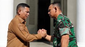 Gubernur Banten Andra Soni saat menerima kunjungan Komandan Korem 064/Maulana Yusuf Brigjen TNI Edi Saputra beserta jajaran di Gedung Negara Provinsi Banten, Jalan Brigjen KH. Syam’un No. 5, Kota Serang. Foto: ist