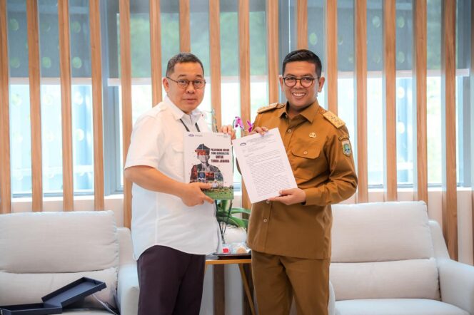 
 Gubernur Banten Andra Soni dan Kepala Perwakilan BPKP Provinsi Banten Rusdy Sofyan. Foto: ist